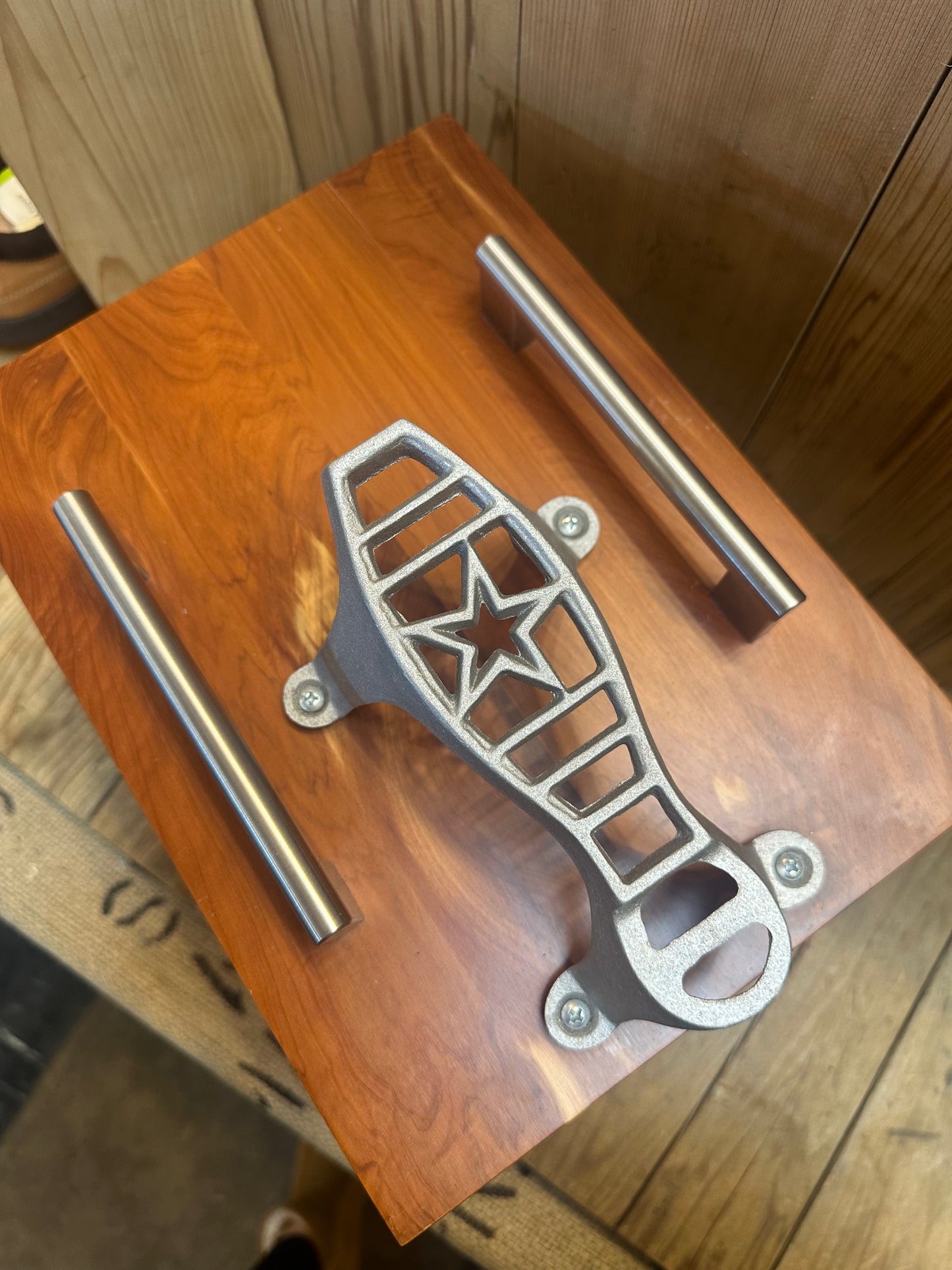 George's Large Walnut & Maple Mixed Hinge