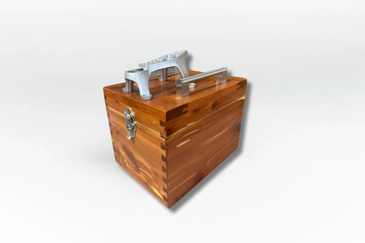 George's Large Aromatic Cedar Hinge Shine Box